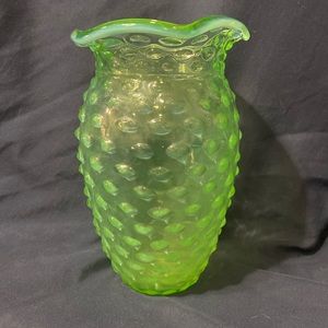 LE Smith hobnail glass vase